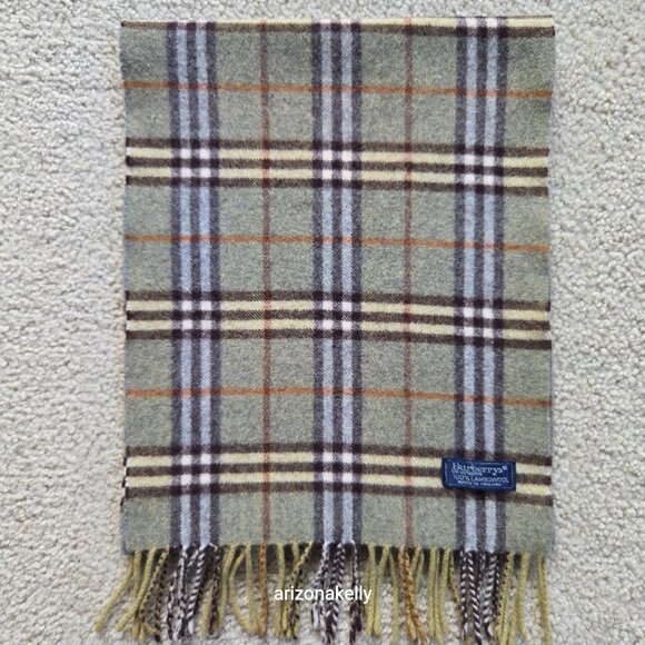 PERFECT! Vintage Burberry Wool Plaid Scarf - Picture 16 of 17
